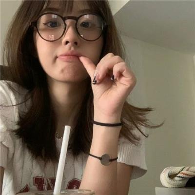 穿着旗袍的女孩
